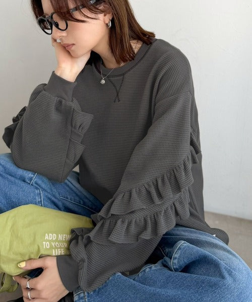 《JaVaジャバコラボ》袖からときめく、大人のカジュアル。袖フリルワッフルプルオーバー jv1010688
