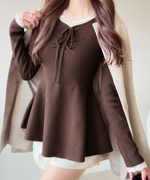 【mily bilet】甘さをひとさじ、華やぐ大人ガーリー。レースレイヤード風ギャザーリボンペプラムニット（長袖） mi1359060