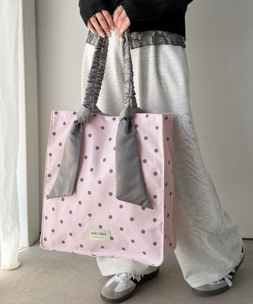 【mily bilet】こんなの待ってた！毎日のお供にも、推し活にも♪ドット柄サテンシュシュハンドルトート mi1079003