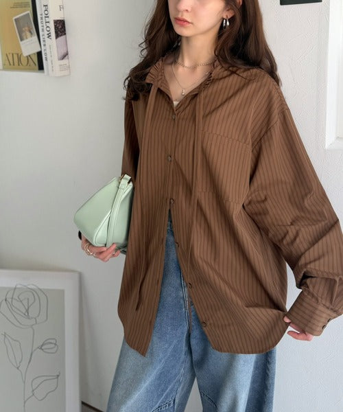【防シワ機能付き】華やかフリルで印象チェンジ。前後2WAYで楽しむ、襟フリルリボンシャツ(長袖) ce1025024