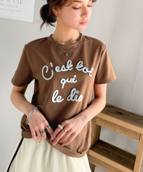 【mily bilet】着るだけでオシャレ感！ロゴプレート付きカラーフレンチコード刺繍Tシャツ(半袖) mi1329015
