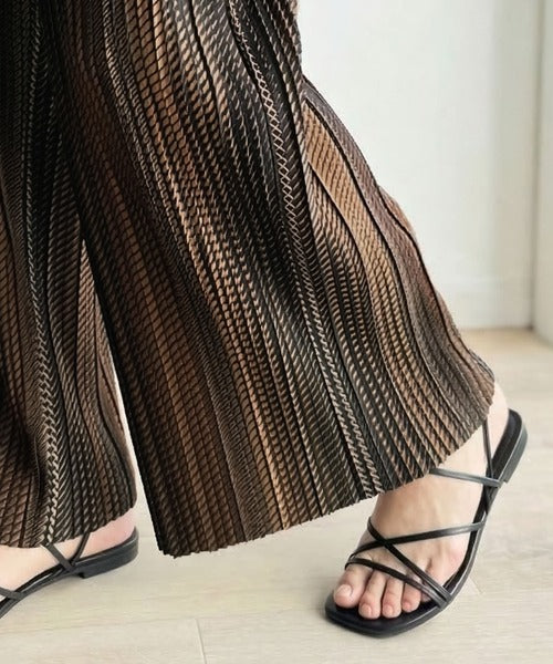 動きやすさと存在感を兼ね備えた着回し抜群の一枚◎セミワイド プリーツパンツ ce1015086
