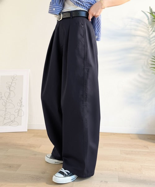 《JaVaジャバコラボ》 トレンド感たっぷりの最旬シルエット。タックバレルレッグパンツ jv1070220