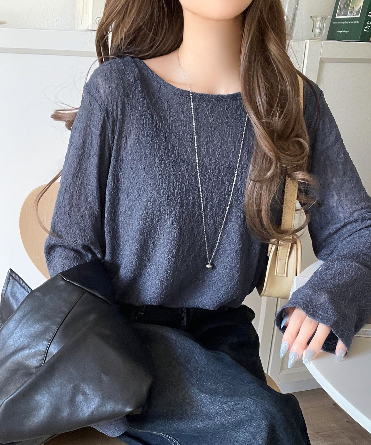 ほどよい透け感が大人上品。総柄シアーレーストップス(長袖) ce1010488