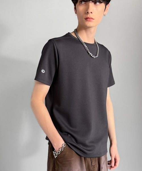 【接触冷感機能付き】肩切り替え袖刺繍ショート丈ダンボール素材Tシャツ／Shoulder Panel Cropped Double-Knit T-Shirt co1010055