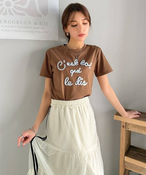 【mily bilet】着るだけでオシャレ感！ロゴプレート付きカラーフレンチコード刺繍Tシャツ(半袖) mi1329015