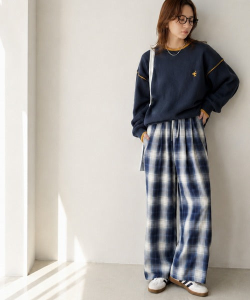 ゆるっと上品、やさしく映える。胸刺繍入り配色クルーネックオーバーサイズニット（長袖） ce1350019
