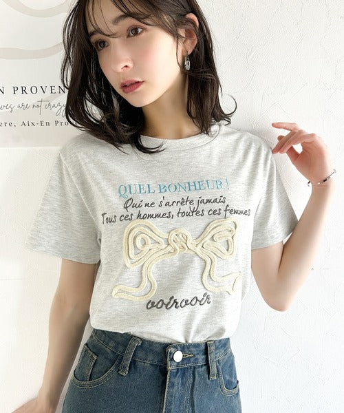 【mily bilet】華やか大人ガーリー。リボンコード刺繍プレートデザインTシャツ mi1329025