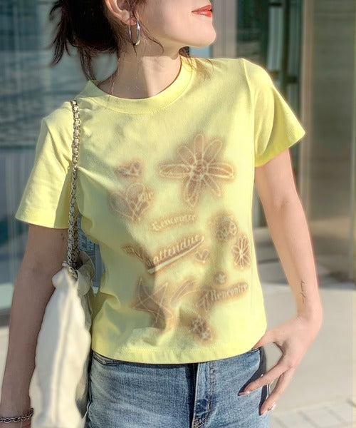 【mily bilet】大人可愛い最旬プリント柄。スプレーライクプリントコンパクトTシャツ（半袖） mi1329024