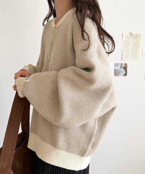 《JaVaジャバコラボ》ふっくら、袖たっぽり。ワッフル編みヘンリーネックオーバーサイズ配色ニット jv1350022