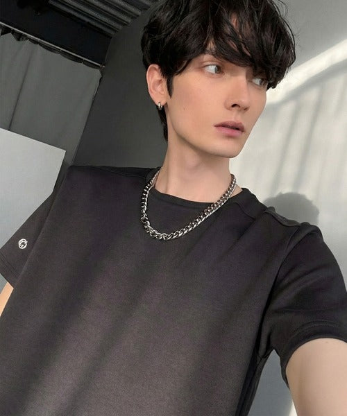 【接触冷感機能付き】肩切り替え袖刺繍ショート丈ダンボール素材Tシャツ／Shoulder Panel Cropped Double-Knit T-Shirt co1010055