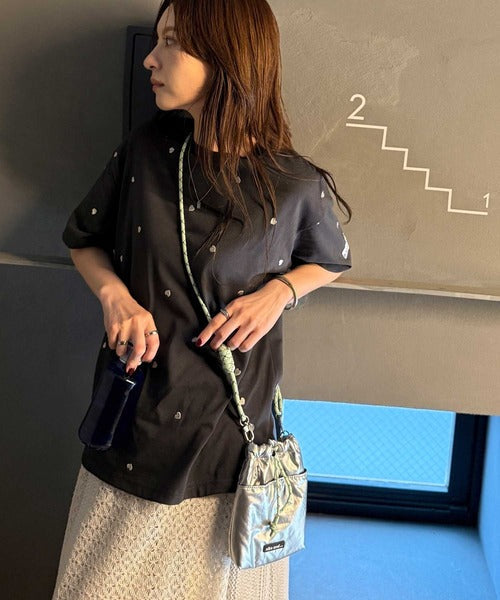 《JaVaジャバコラボ》春夏のカジュアルに、大人の“可愛い”をプラス。ミニハート刺繍Tシャツ（半袖） jv1010470
