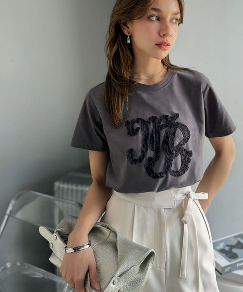 【mily bilet】1枚でサマになる。レースの透け感と光沢が魅力のレースワッペンTシャツ（半袖） mi1029185