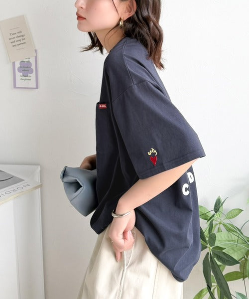 《JaVaジャバコラボ》男女でお揃いできちゃう！バックプリントで差がつく個性派T♪ 裾スピンドル フロッキーバックプリントビッグTシャツ jv1260543