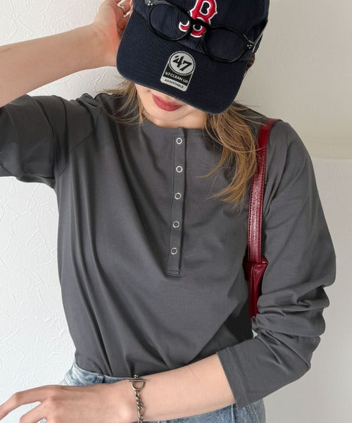 シンプルだからこそ、こだわりたい。シルケット加工ドット釦ヘンリーTシャツ（長袖） ce1020314