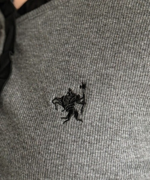 あざと可愛い、私。フリルと刺繍が映える、大人の着映え衿フリルヘンリーネックリブトップス（長袖） ce1010685