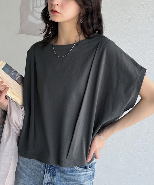 ひんやり素材で涼しく快適に。こなれタックデザインの半袖フレンチスリーブカットソー。（接触冷感機能付き） ce1050264