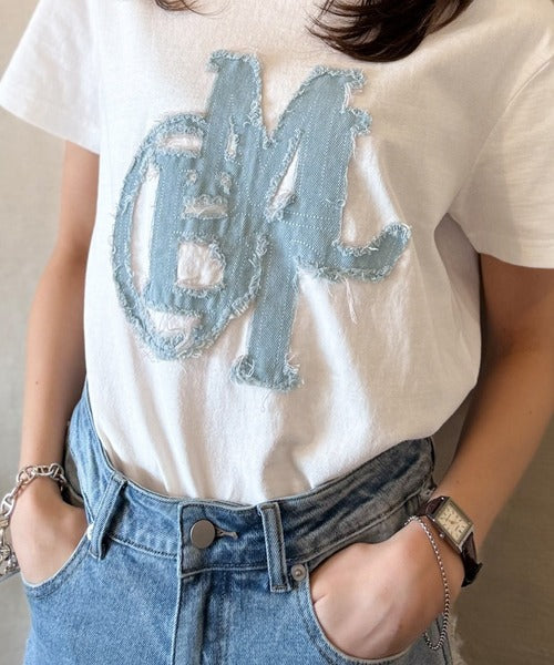 【mily bilet】遊び心を忍ばせておしゃれを一新。デニムフリンジワッペン使いTシャツ mi1329037