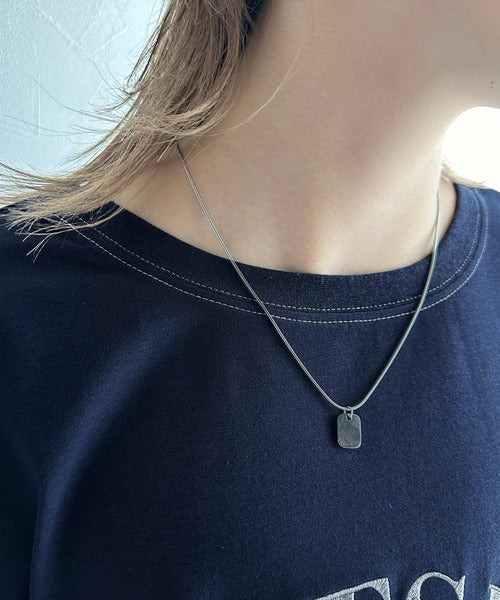 毎日のスタイルを楽しく彩る。前後2way裾ドロストフルーツグラフィックTシャツ ce1050269