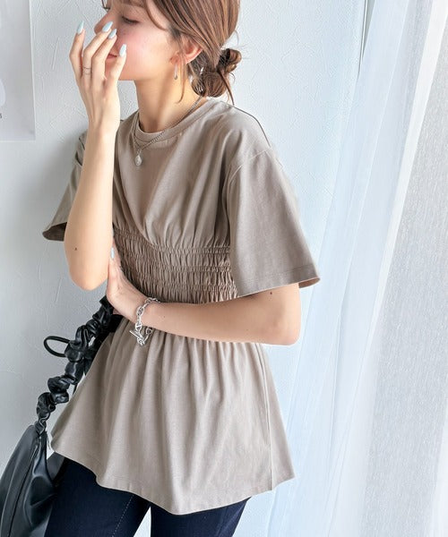 ふわっと広がるAラインで魅せる。シャーリングデザインTシャツ（半袖） ce1050298