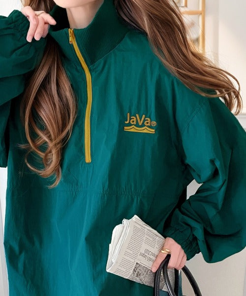《JaVa ジャバコラボ》レトロで小粋な配色。胸刺繍入り配色ナイロンハーフジップ jv1110085