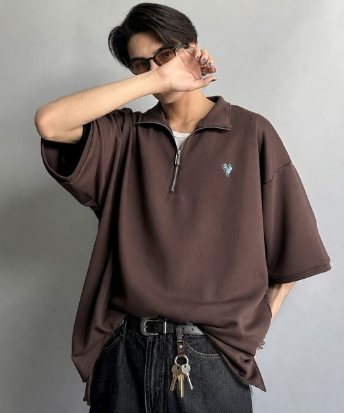 《JaVaジャバコラボ》遊び心もこなれ感もキメる。刺繍入りダンボール素材ジップ半袖Tシャツ jo1010008