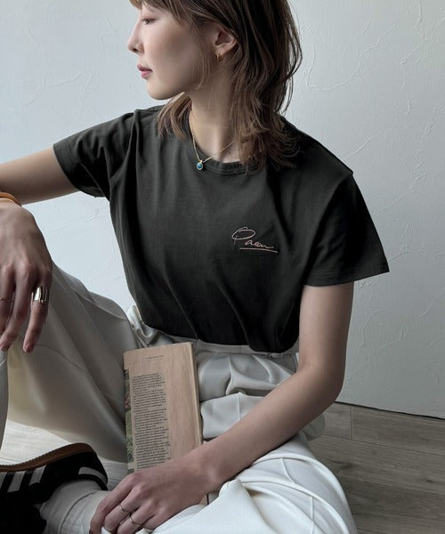 【sustaina+】こなれ感たっぷり。オーガニックコットン100％胸元PAEAN刺繍Tシャツ(半袖) ce1260401