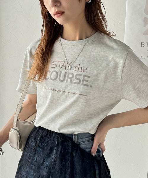 【sustaina+】シンプルなのに格上げ感抜群。オーガニックコットン100%前後2wayロゴ刺繍＆フロッキーTシャツ(半袖) ce1260399