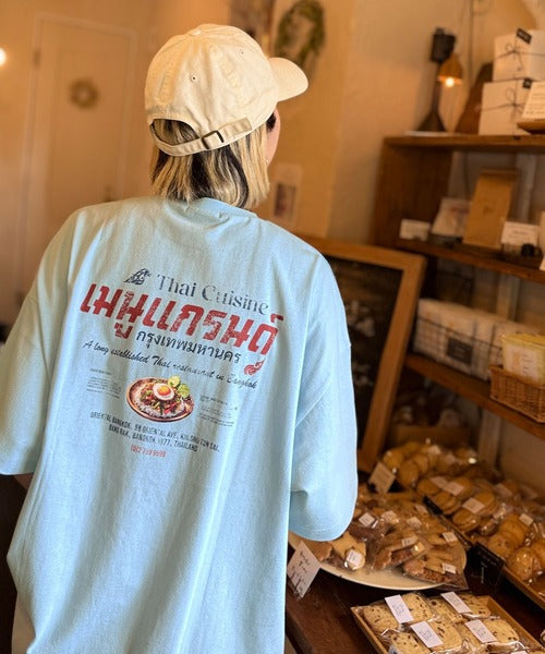 《JaVaジャバコラボ》お洒落見え確定。綿100％タイ料理メニュー風プリントルーズフィットTシャツ(オーバーサイズ) jv1029127
