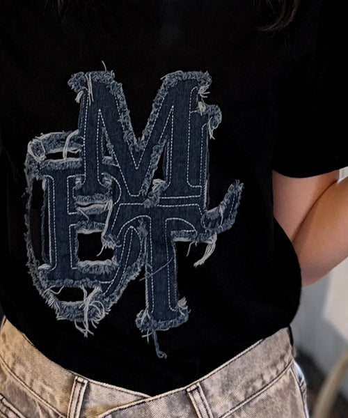 【mily bilet】遊び心を忍ばせておしゃれを一新。デニムフリンジワッペン使いTシャツ mi1329037