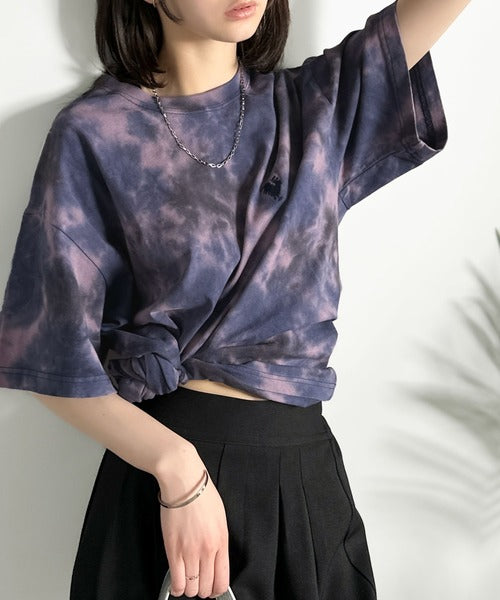 「視線を独り占め。」タイダイ染め刺繍入りオーバーサイズTシャツ／Tie-Dye Embroidered Oversize T-Shirt co1150031