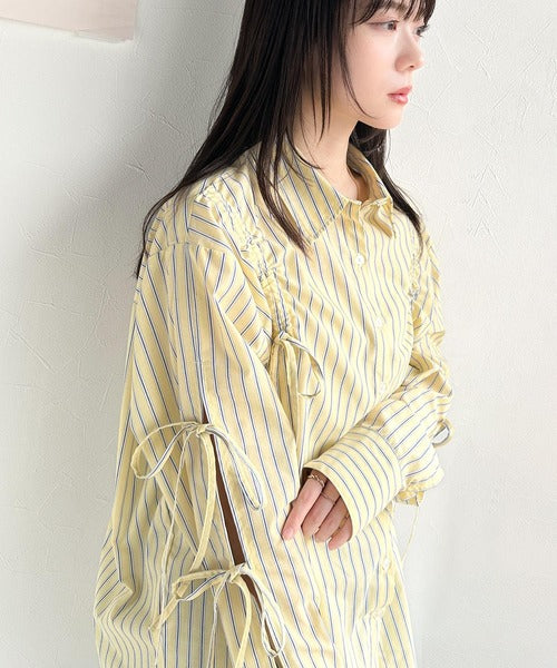 【mily bilet】大人カジュアルに高級感をプラス。ロゴブローチ付きドロストリボンビッグシャツ(長袖) mi1019076