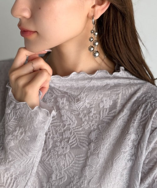 透け感で魅せる、秋の上品レイヤード。プチハイネック花柄レースメロウトップス（長袖） ce1010487