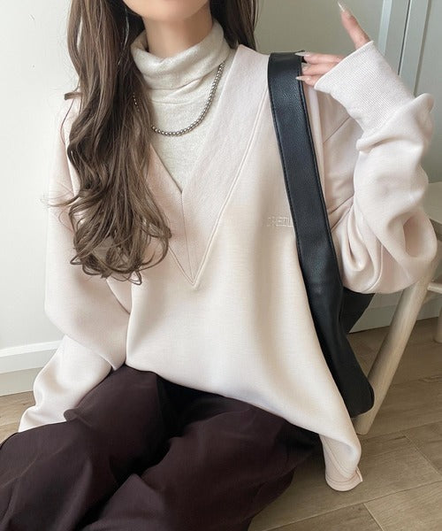 抜け感と上品さを両立。深めのネックで小顔見え♪ 胸刺繍Vネックダンボールニットトップス（長袖） ce1110130