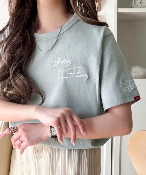 前後ダブル刺繍で、後姿だってぬかりなくかわいい♪ 綿100％グラフィック飛び刺繍Tシャツ (半袖) ce1260546