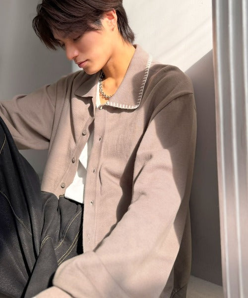 《JaVaジャバコラボ》さりげない配色で着こなしに差を。ステッチ配色ショート丈ニットシャツ jo1150087