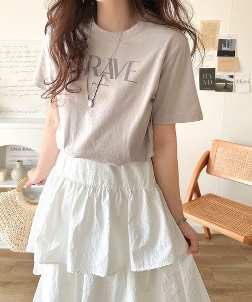 【sustaina+】垢抜けた大人カジュアル。オーガニックコットン100％フロッキーロゴプリントTシャツ ce1260398