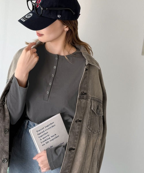 シンプルだからこそ、こだわりたい。シルケット加工ドット釦ヘンリーTシャツ（長袖） ce1020314