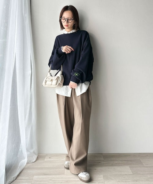 袖先のさりげない刺繍がアクセント。サインロゴ刺繍裏起毛スウェット ce1260464