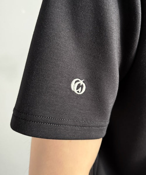 【接触冷感機能付き】肩切り替え袖刺繍ショート丈ダンボール素材Tシャツ／Shoulder Panel Cropped Double-Knit T-Shirt co1010055