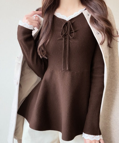 【mily bilet】甘さをひとさじ、華やぐ大人ガーリー。レースレイヤード風ギャザーリボンペプラムニット（長袖） mi1359060
