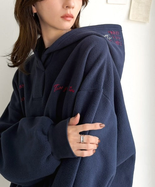 ふわっとあったか、秋冬の“欲しい”をぎゅっと♪刺繍デザインスキッパー衿フリースパーカー ce1020395