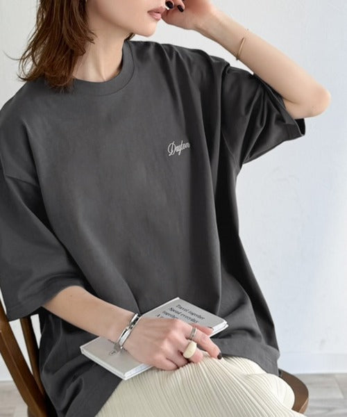 《JaVaジャバコラボ》お洒落見え抜群。大人カジュアルなゆったり半袖T。バック刺繍ビッグTEE（半袖） jv1260550