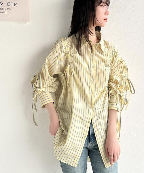 【mily bilet】大人カジュアルに高級感をプラス。ロゴブローチ付きドロストリボンビッグシャツ(長袖) mi1019076