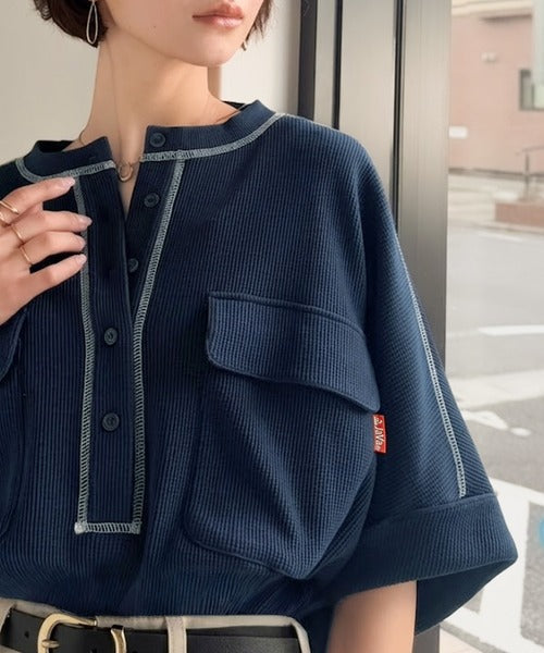 《JaVaジャバコラボ》ゆるさが、サマになる。ヘンリーネック配色ステッチワッフルトップス（半袖） jv1110191