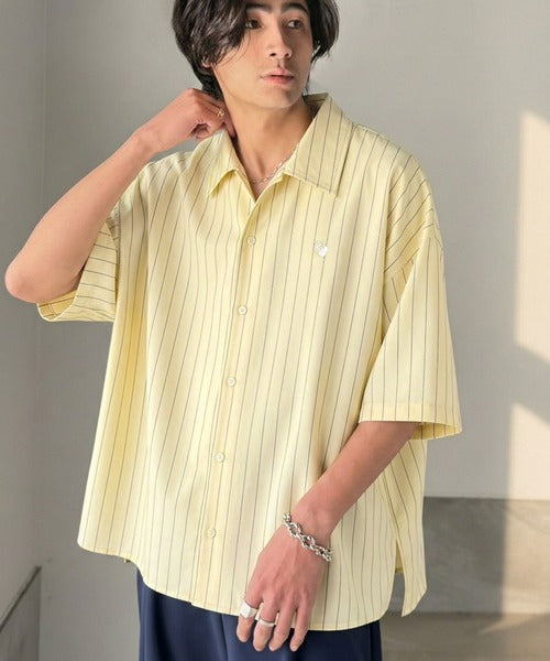 《JaVaジャバコラボ》羽織りとしても重宝する、汎用性の高さが魅力！刺繍入り ヘリンボーン織ストライプ柄 オーバーサイズ半袖シャツ jo1010044