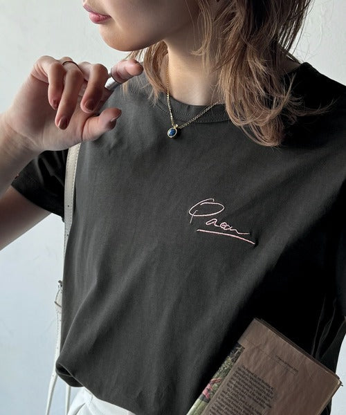 【sustaina+】こなれ感たっぷり。オーガニックコットン100％胸元PAEAN刺繍Tシャツ(半袖) ce1260401