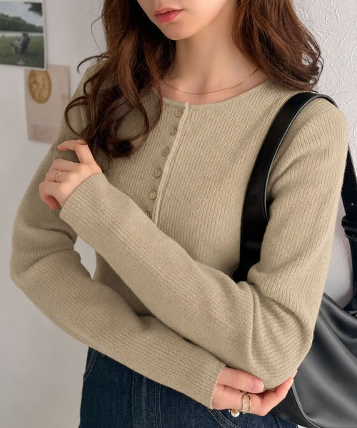 フィット感でフェミニンさを演出◎ヘンリーネックリブニット（長袖） ce1020391