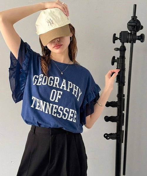 【mily bilet】可愛さふわり2倍増し！ ダブルフリル袖カレッジライクロゴゆるTシャツ mi1329036