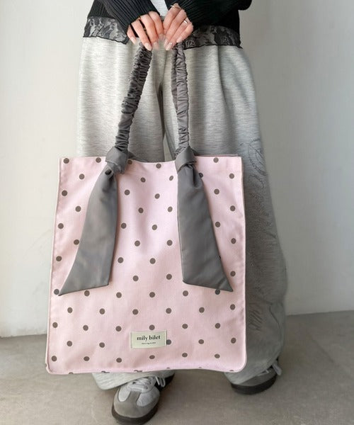 【mily bilet】こんなの待ってた！毎日のお供にも、推し活にも♪ドット柄サテンシュシュハンドルトート mi1079003